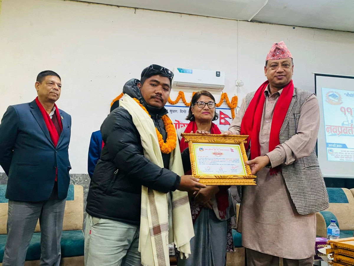 नमुञ्चेत कृषि फर्म सम्मानित: ककनी स्ट्रबेरीलाई नवप्रवर्तनशील उपाधि