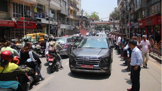 सडक काट्ने बालेनको कदमविरुद्ध उत्रिए न्यूरोडबासी